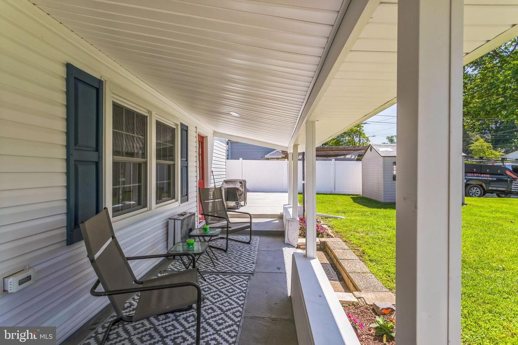 414 DELAWARE AVE, Croydon, PA 19021