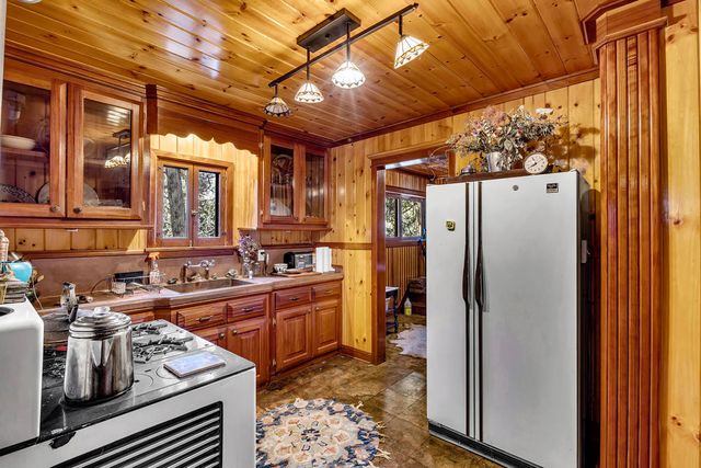 54865 Strong Dr, Idyllwild, CA 92549