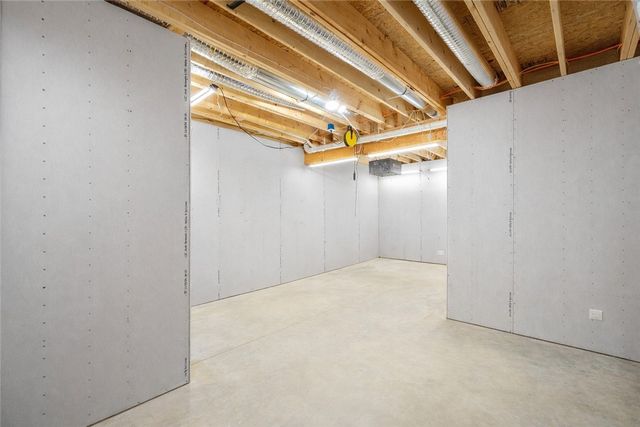 220 BRIDLE LANE, Chartiers, PA 15301