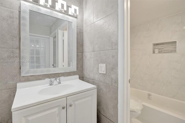 4220 NW 21st Street 206, Lauderhill, FL 33313