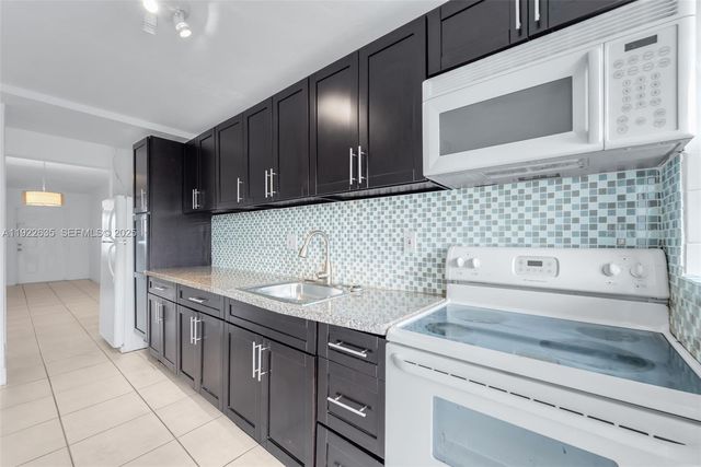 1450 NE 170th St 211, North Miami Beach, FL 33162