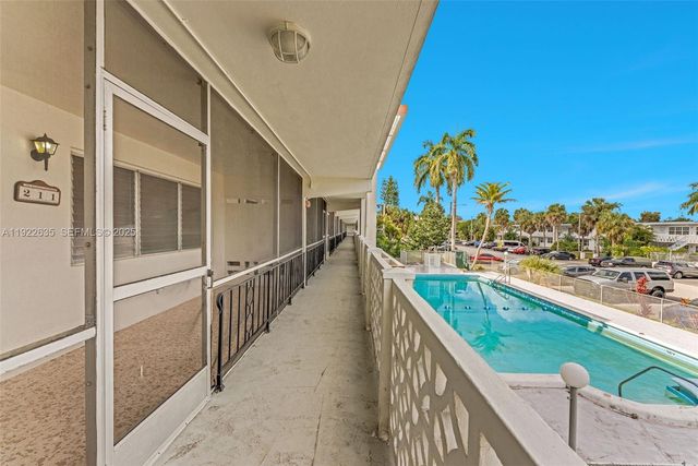 1450 NE 170th St 211, North Miami Beach, FL 33162