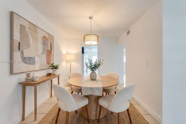 1450 NE 170th St 211, North Miami Beach, FL 33162