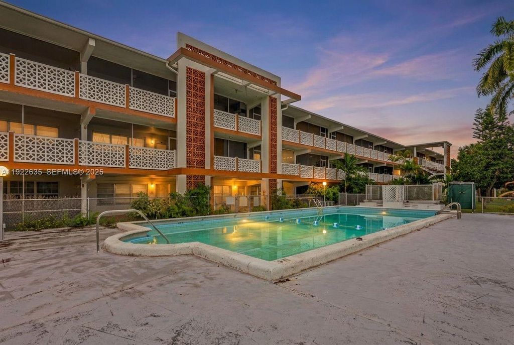 1450 NE 170th St 211, North Miami Beach, FL 33162