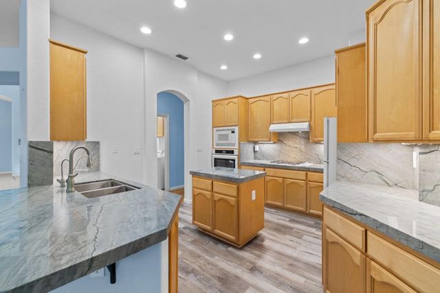 8583 Almond Bluff Ct, Orangevale, CA 95662