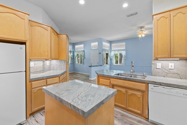8583 Almond Bluff Ct, Orangevale, CA 95662