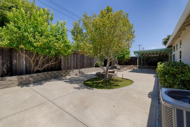 8583 Almond Bluff Ct, Orangevale, CA 95662