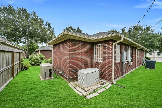 18403 Bluffview Drive, Crosby, TX 77532