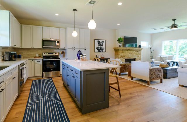 302 Castlehigh DR, Granite Shoals, TX 78654