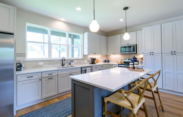 302 Castlehigh DR, Granite Shoals, TX 78654