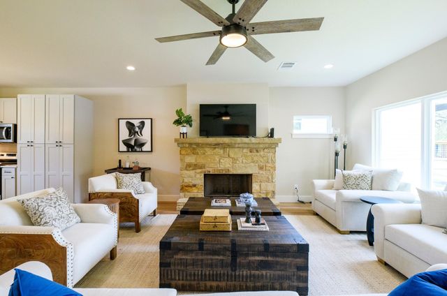 302 Castlehigh DR, Granite Shoals, TX 78654