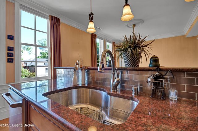 966 Cherokee Rd, 205, Louisville, KY 40204