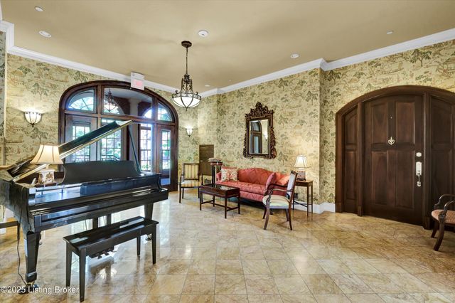 966 Cherokee Rd, 205, Louisville, KY 40204