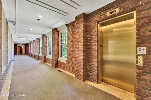 966 Cherokee Rd, 205, Louisville, KY 40204