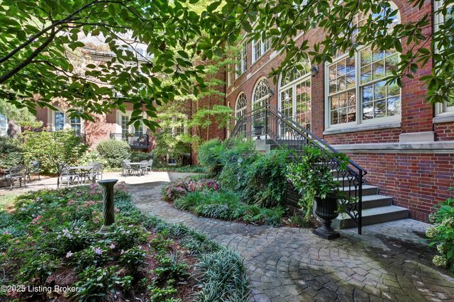 966 Cherokee Rd, 205, Louisville, KY 40204