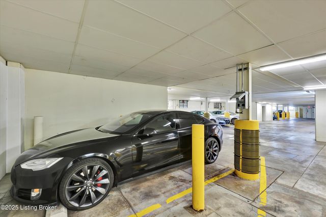 966 Cherokee Rd, 205, Louisville, KY 40204