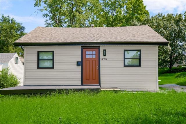 8605 Wayne Avenue, Kansas City, MO 64131
