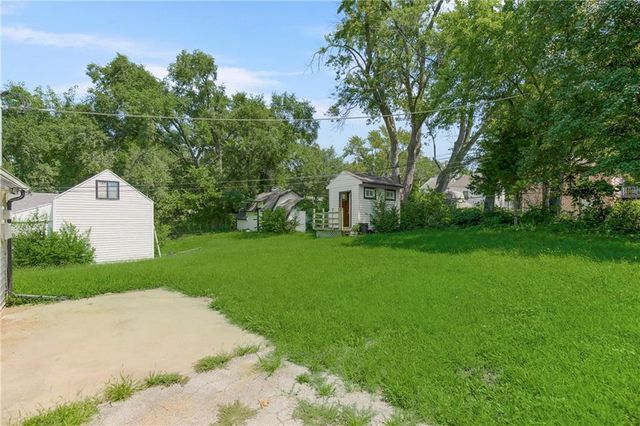 8605 Wayne Avenue, Kansas City, MO 64131
