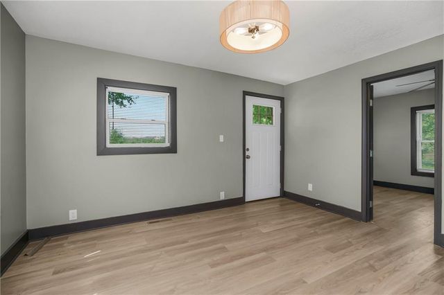 8605 Wayne Avenue, Kansas City, MO 64131