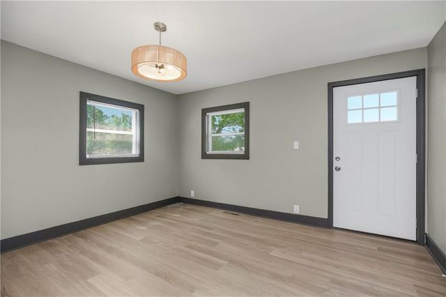 8605 Wayne Avenue, Kansas City, MO 64131
