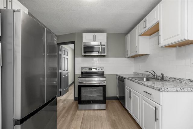 8605 Wayne Avenue, Kansas City, MO 64131
