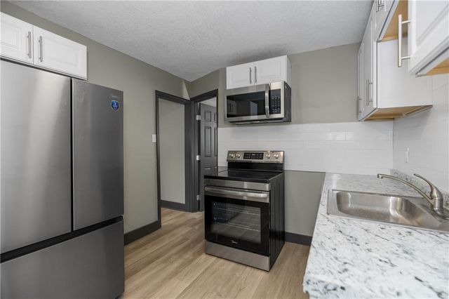8605 Wayne Avenue, Kansas City, MO 64131