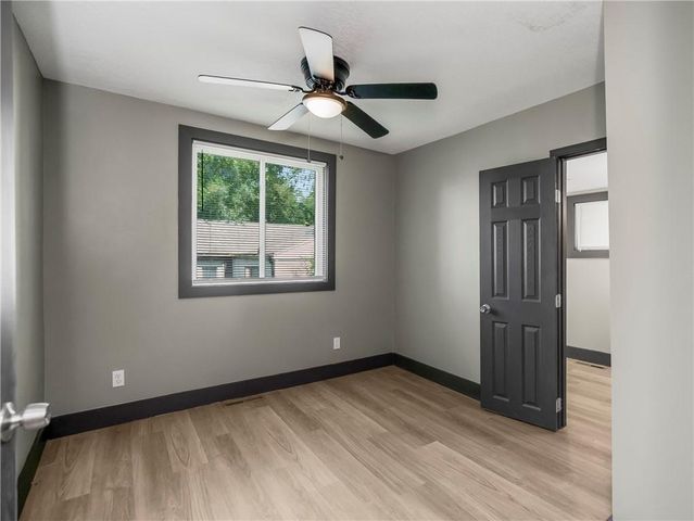 8605 Wayne Avenue, Kansas City, MO 64131