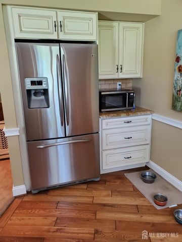 40 Anita Drive, Piscataway, NJ 08854