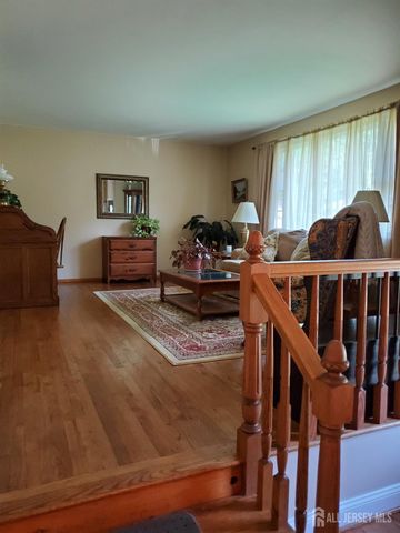 40 Anita Drive, Piscataway, NJ 08854