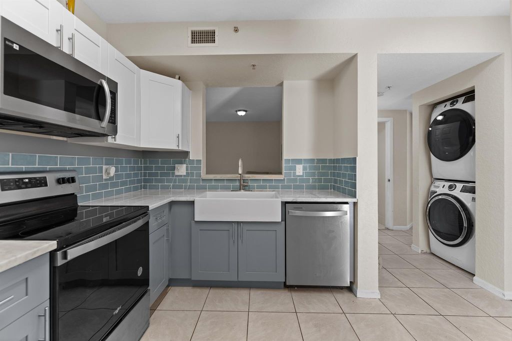 1165 Golden Lakes Boulevard 1212, West Palm Beach, FL 33411