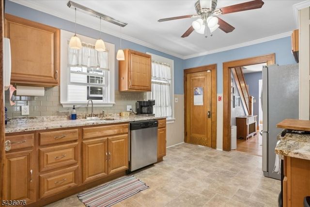 79 Franklin Pl, Totowa Boro, NJ 07512