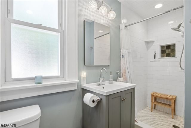 79 Franklin Pl, Totowa Boro, NJ 07512