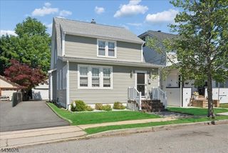 79 Franklin Pl, Totowa Boro, NJ 07512
