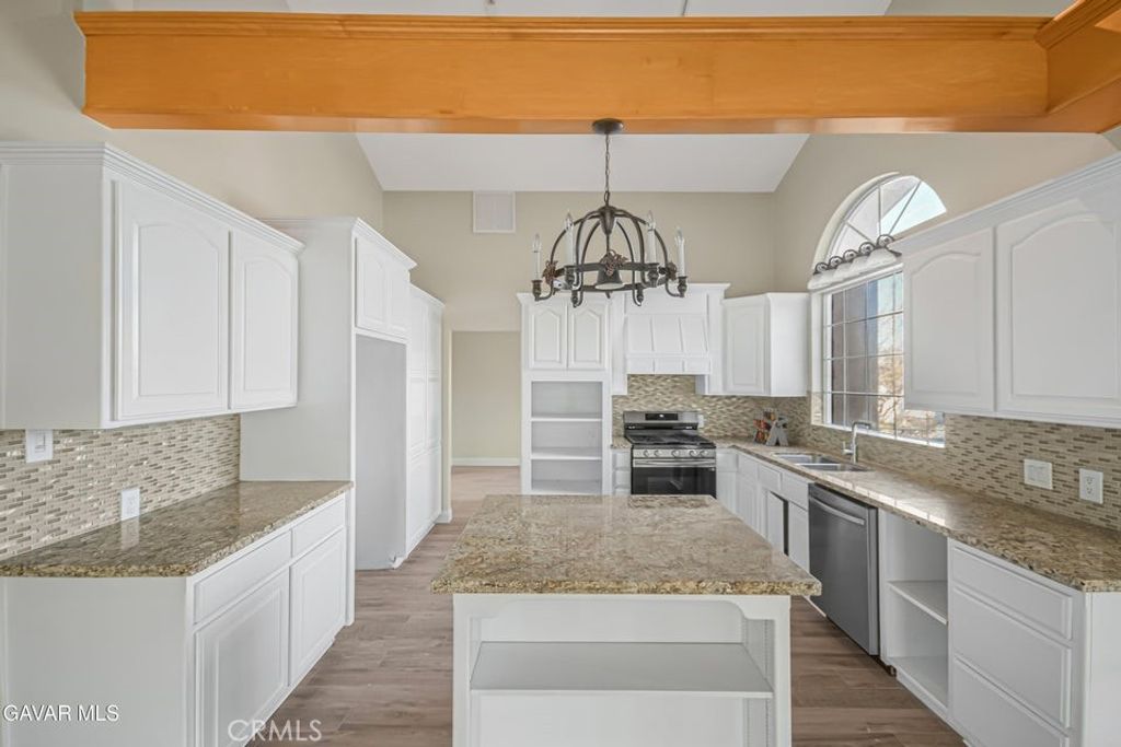 Image 11 of property listing at 4621 W West Avenue K12, Lancaster, CA 93536