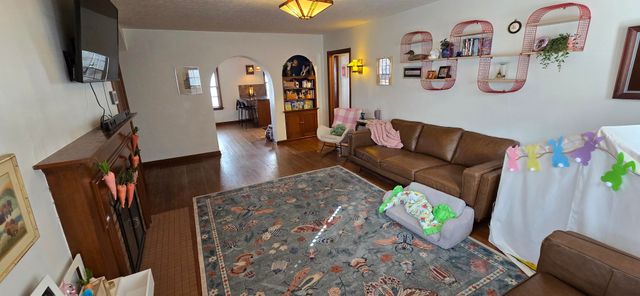 3432 E Pine St, Wichita, KS 67208