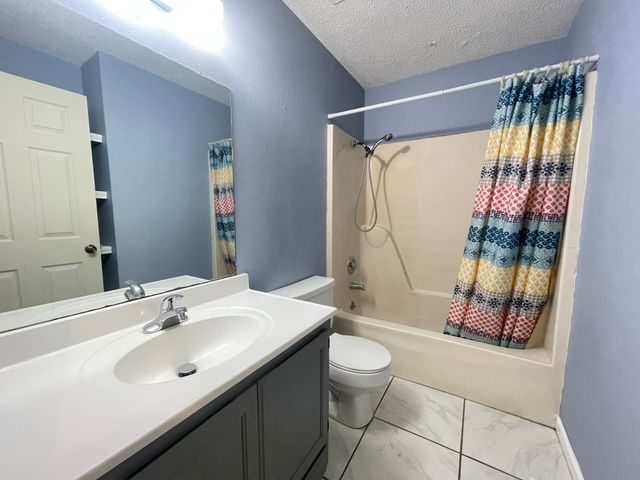 708 Striper Drive, Nixa, MO 65714