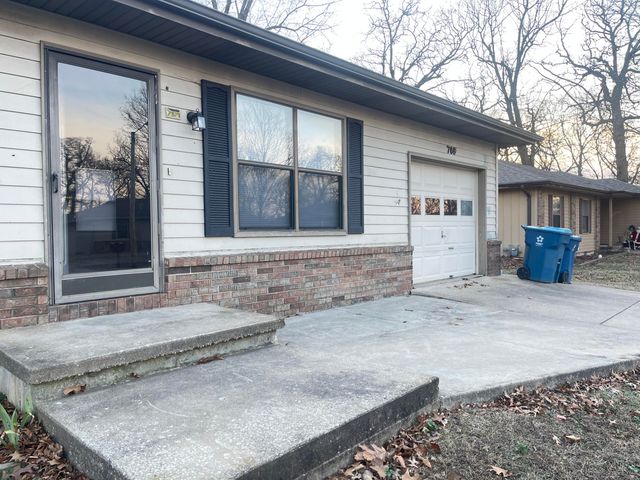 708 Striper Drive, Nixa, MO 65714