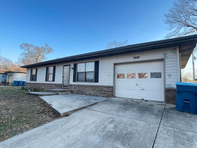 708 Striper Drive, Nixa, MO 65714