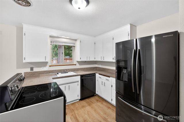 9401 Columbine Circle W, University Place, WA 98467