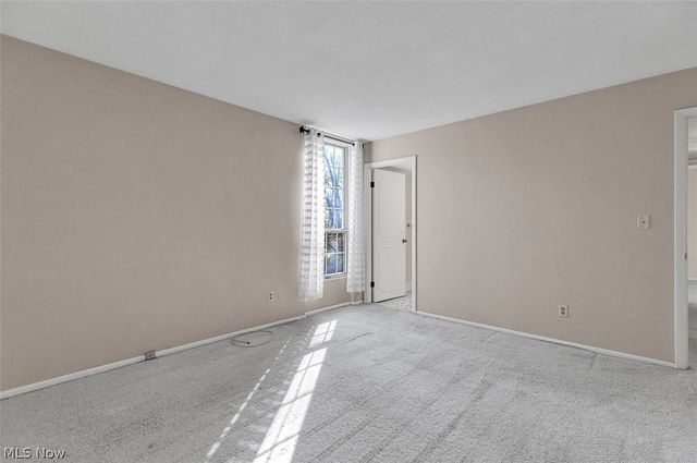 4179 Columbia Road 217, North Olmsted, OH 44070