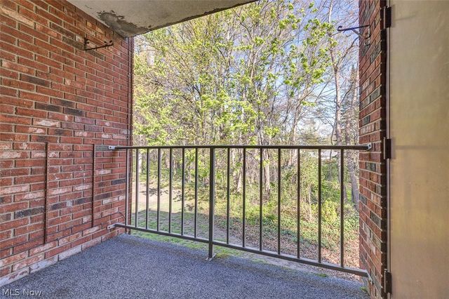 4179 Columbia Road 217, North Olmsted, OH 44070