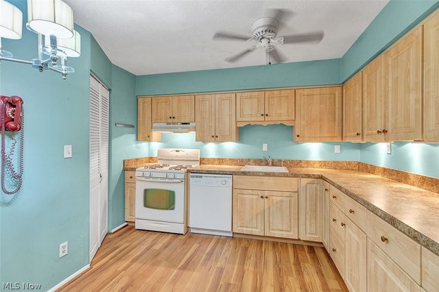 4179 Columbia Road 217, North Olmsted, OH 44070