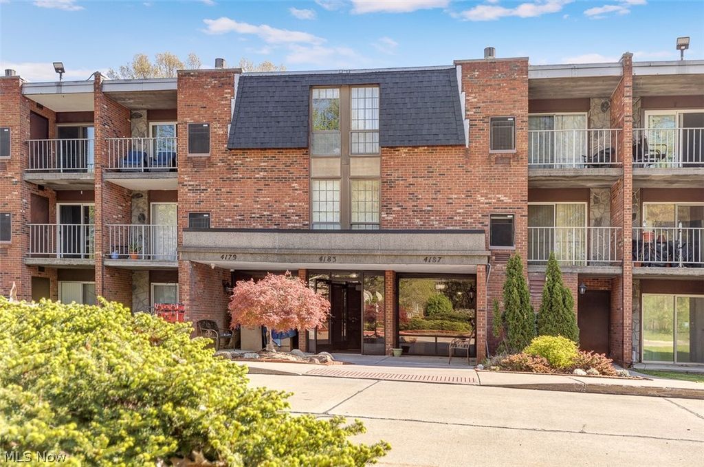 4179 Columbia Road 217, North Olmsted, OH 44070