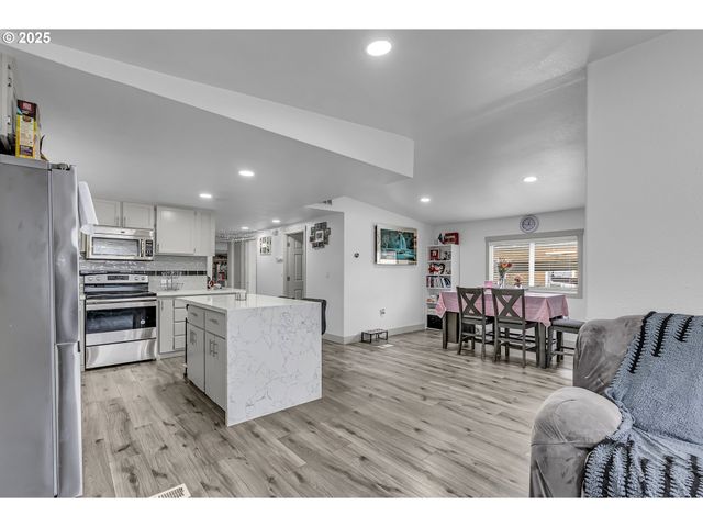 15758 Se HIGHWAY 224 120, Damascus, OR 97089
