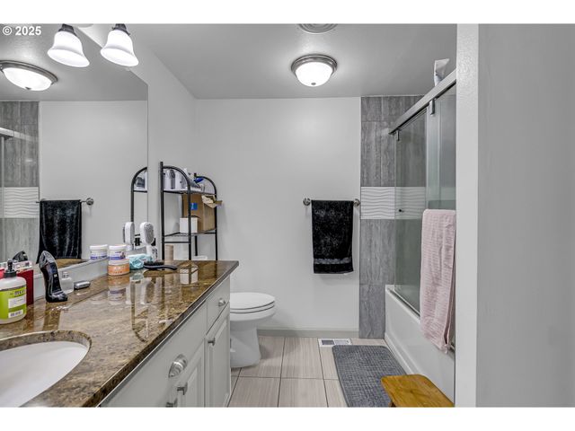 15758 Se HIGHWAY 224 120, Damascus, OR 97089