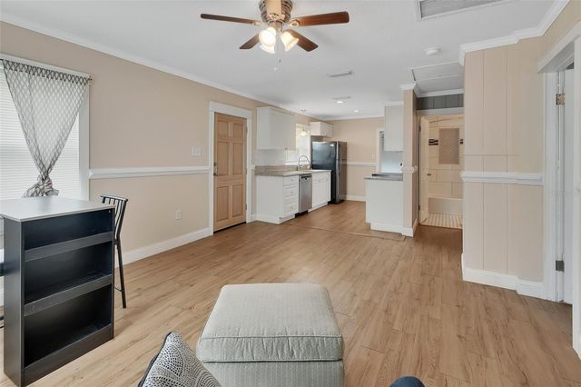 1429 E HOWRY AVENUE, Deland, FL 32724