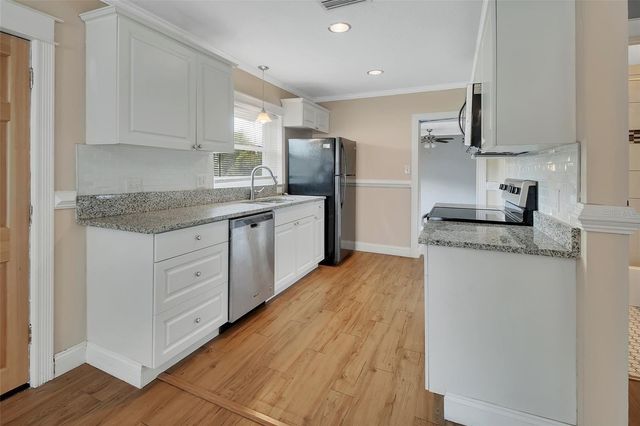 1429 E HOWRY AVENUE, Deland, FL 32724