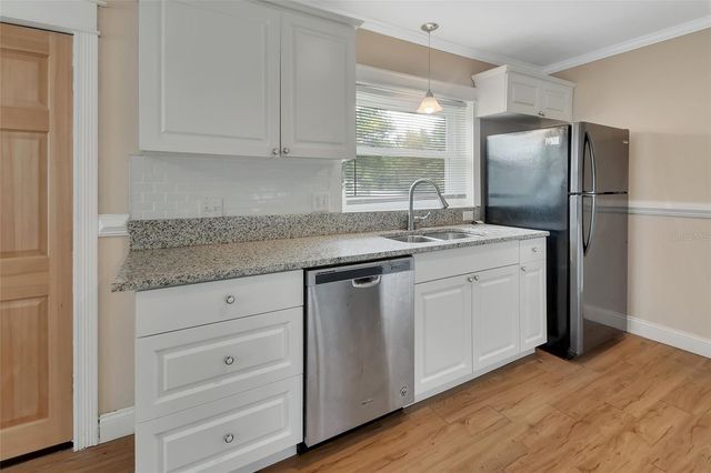 1429 E HOWRY AVENUE, Deland, FL 32724