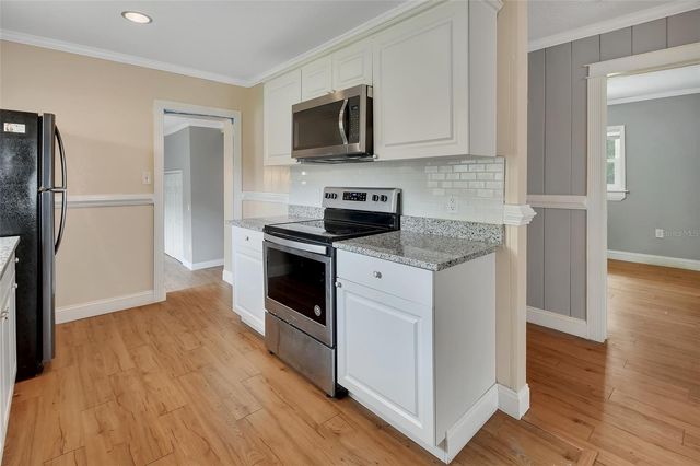 1429 E HOWRY AVENUE, Deland, FL 32724