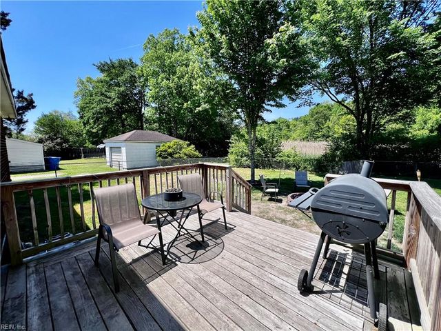 1114 Woodland Terrace DR, Chesapeake, VA 23323